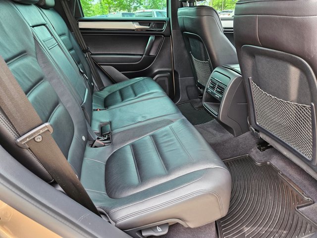 Used 2017 Volkswagen Touareg Wolfsburg Edition image 21