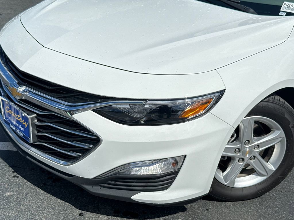 Used 2022 Chevrolet Malibu LS FWD image 3