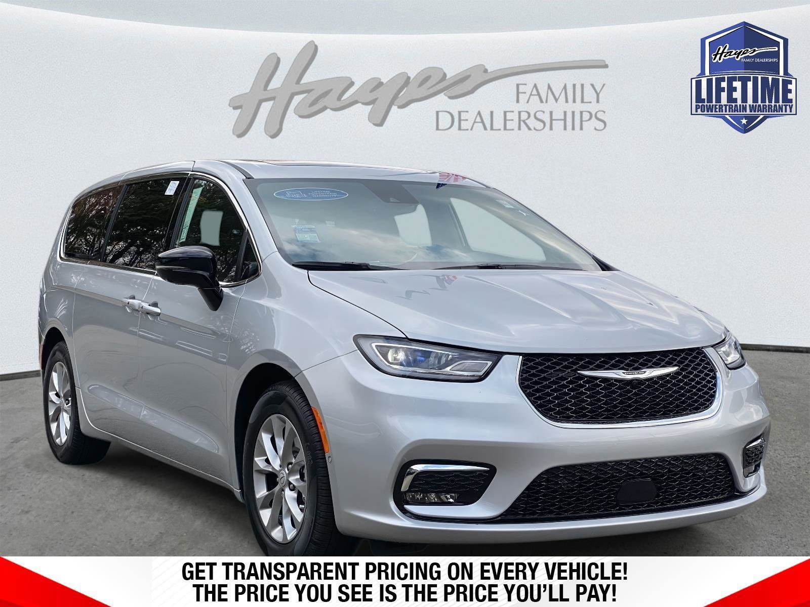 New 2026 Chrysler Pacifica Limited w/ Uconnect Theater Family Group