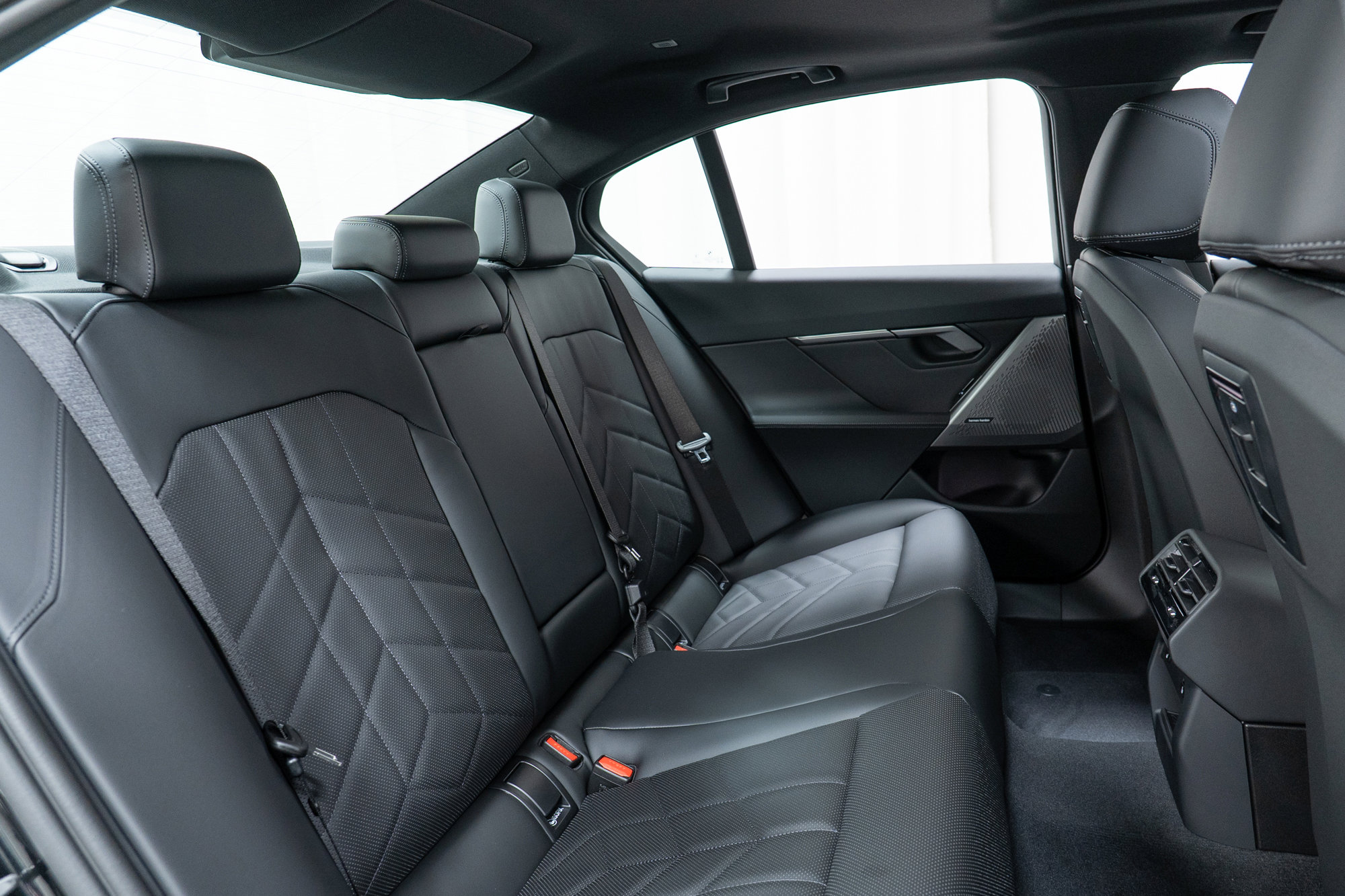 New 2026 BMW 530i xDrive w/ Premium Package image 24