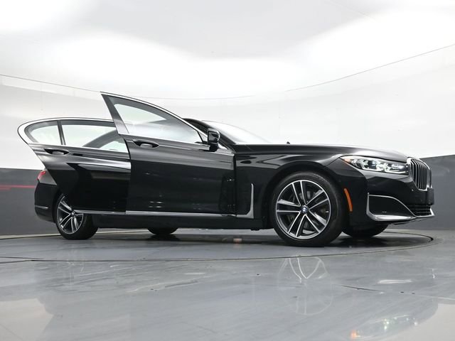 Used 2022 BMW 750i xDrive image 41
