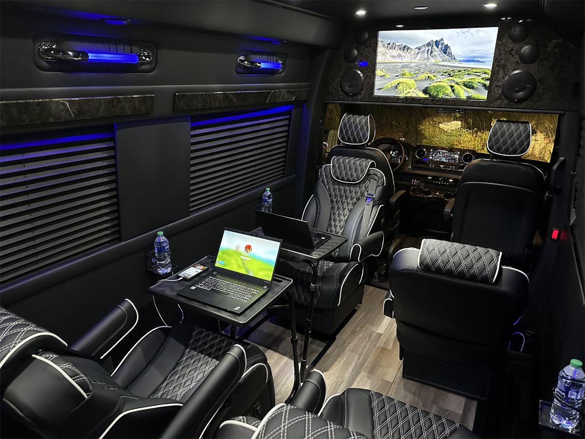 Used 2024 Mercedes-Benz Sprinter 3500 image 33