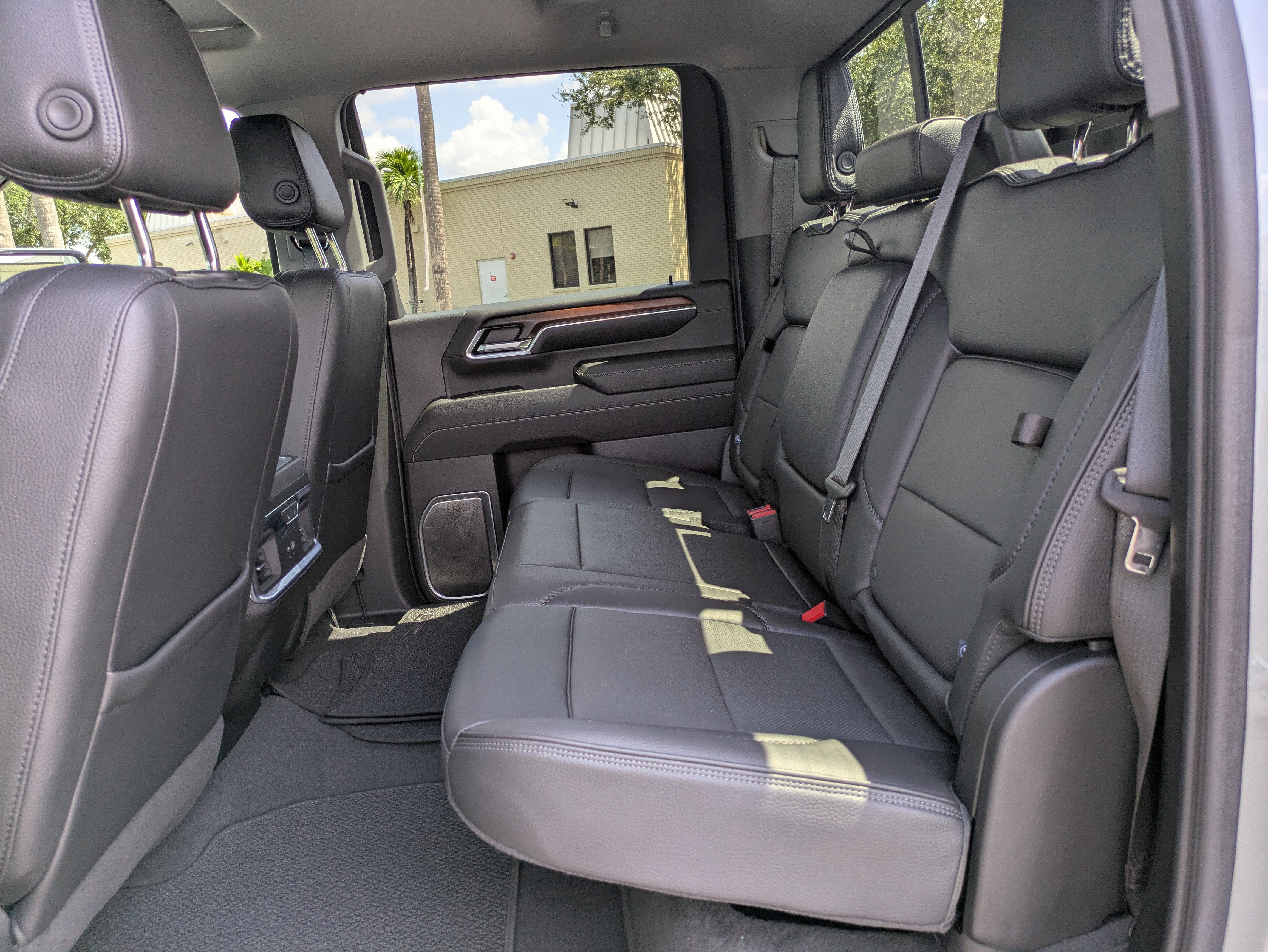 Used 2024 GMC Sierra 2500 Denali w/ Denali Reserve Package AWD/4WD image 10
