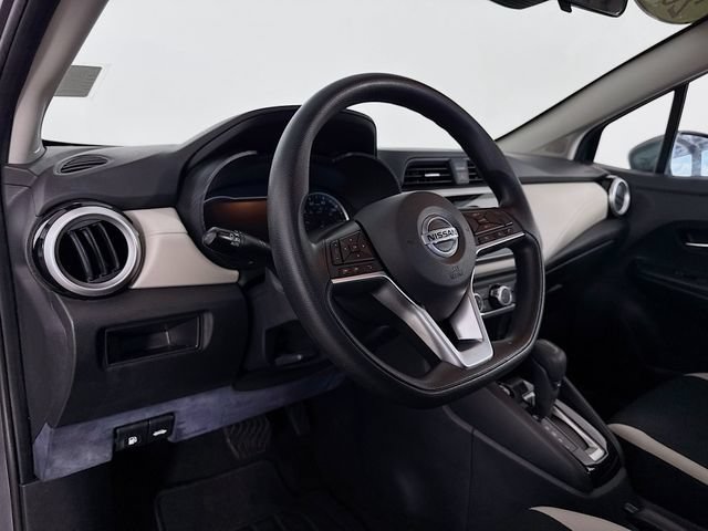 Used 2022 Nissan Versa SV FWD image 9