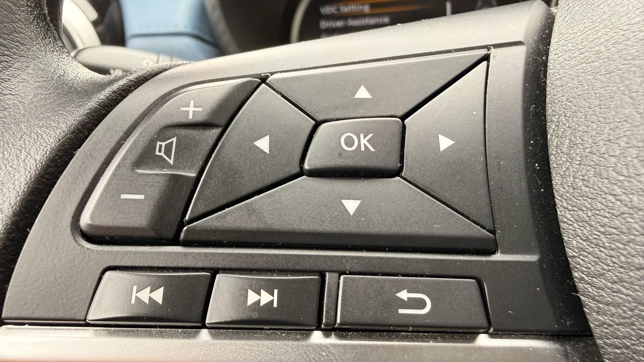 Used 2025 Nissan Versa SV FWD image 19
