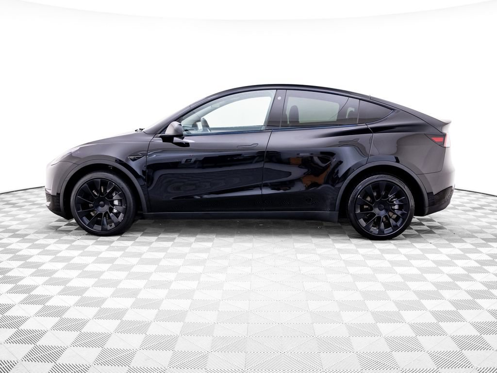 Used 2023 Tesla Model Y Long Range AWD/4WD image 2