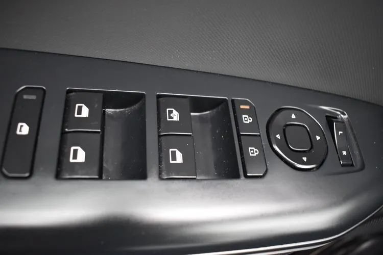 Used 2025 Kia K4 FWD image 20