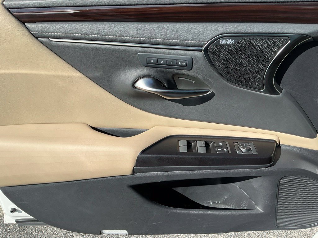 Used 2019 Lexus ES 300h FWD image 12