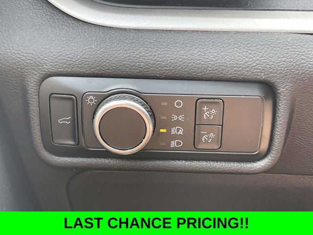 Certified 2024 Ford Explorer XLT RWD image 27