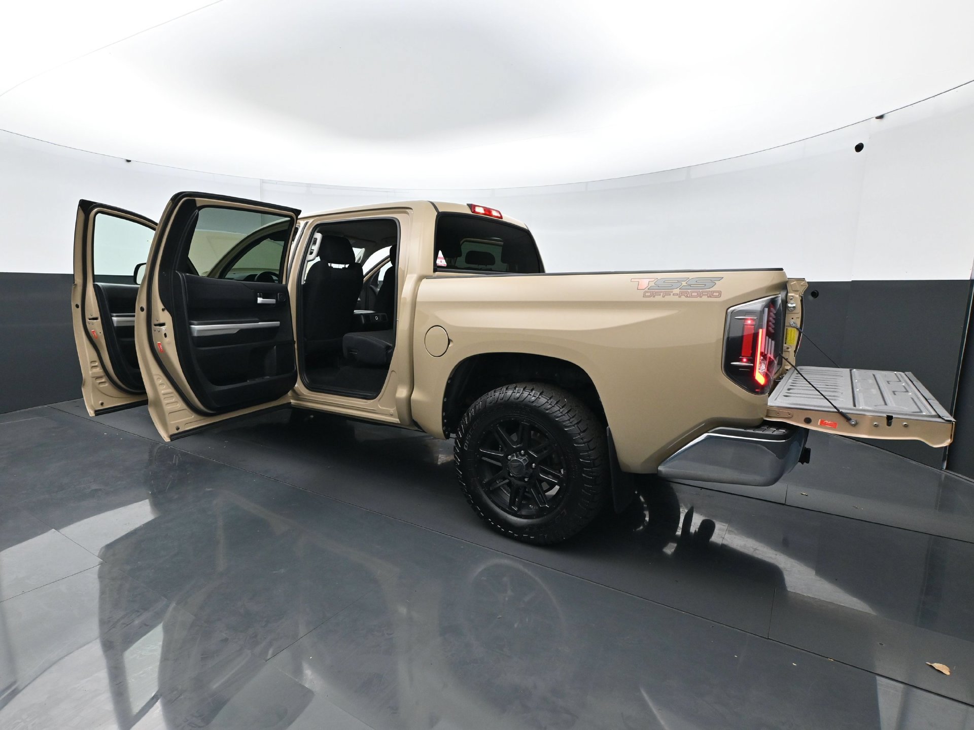 Used 2017 Toyota Tundra SR5 w/ SR5 Upgrade Package RWD image 32