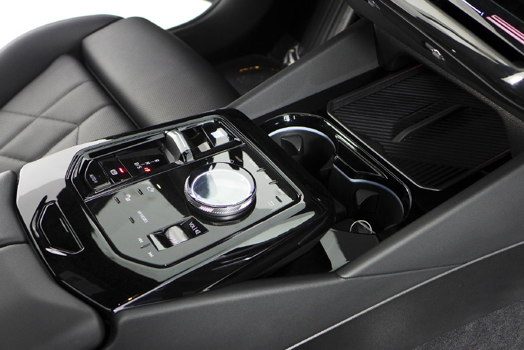 Certified 2024 BMW 530i w/ Convenience Package RWD image 15