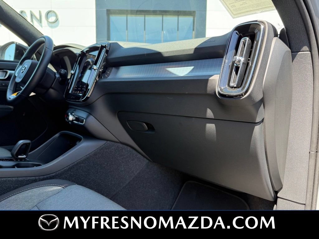 Used 2024 Volvo XC40 B5 Core AWD/4WD image 16