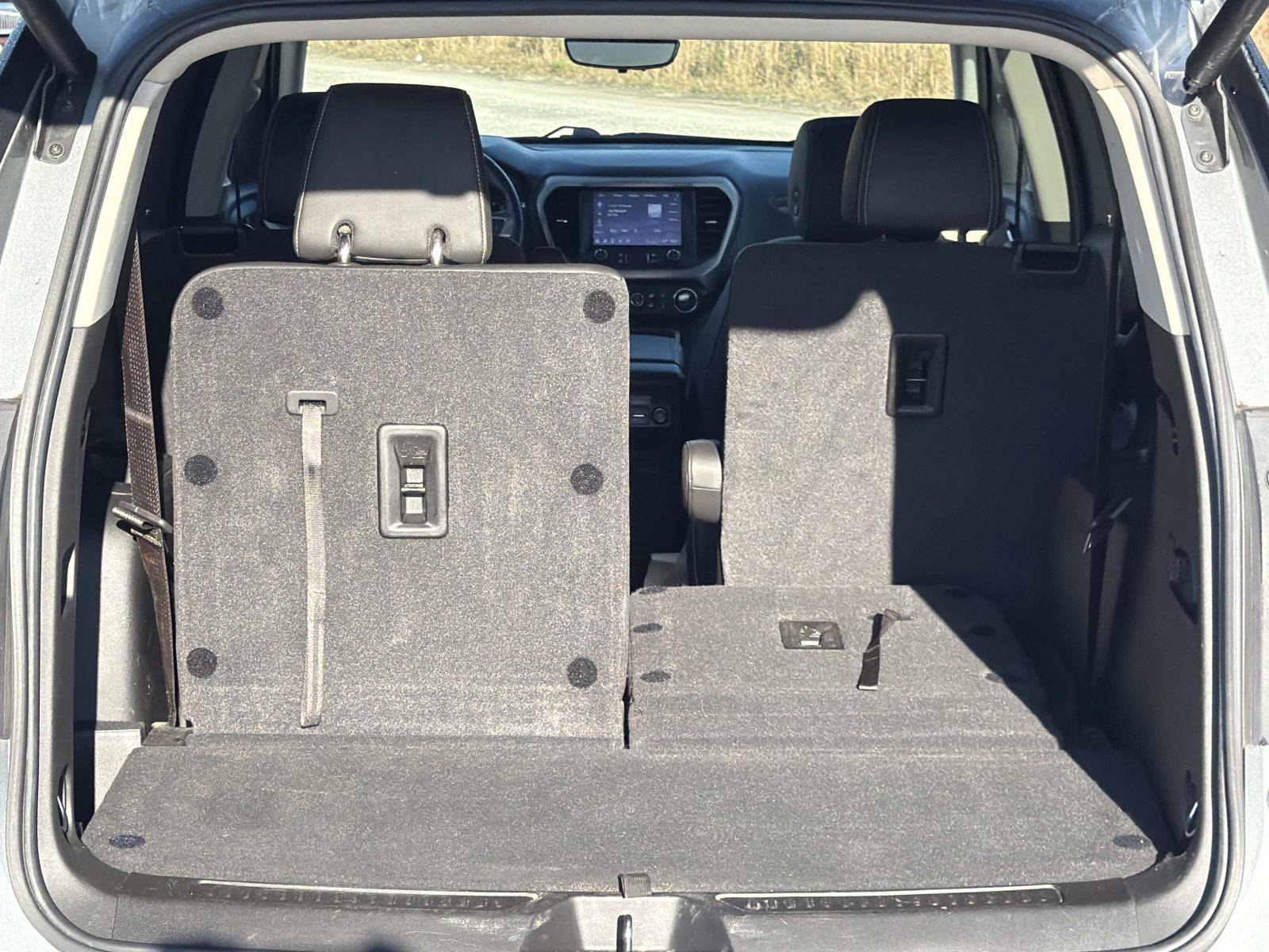 Used 2023 GMC Acadia Denali w/ Denali Ultimate Package image 17