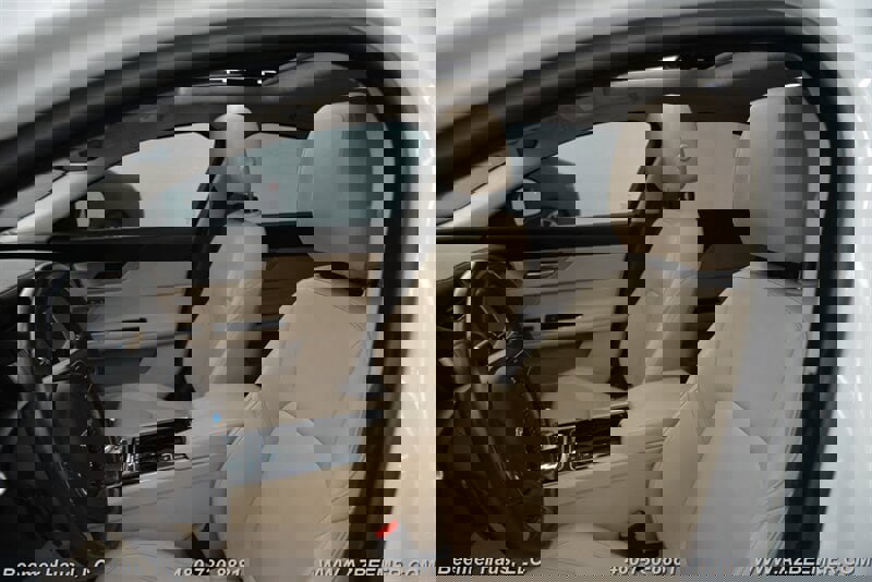 Used 2020 Jaguar XF Premium image 12