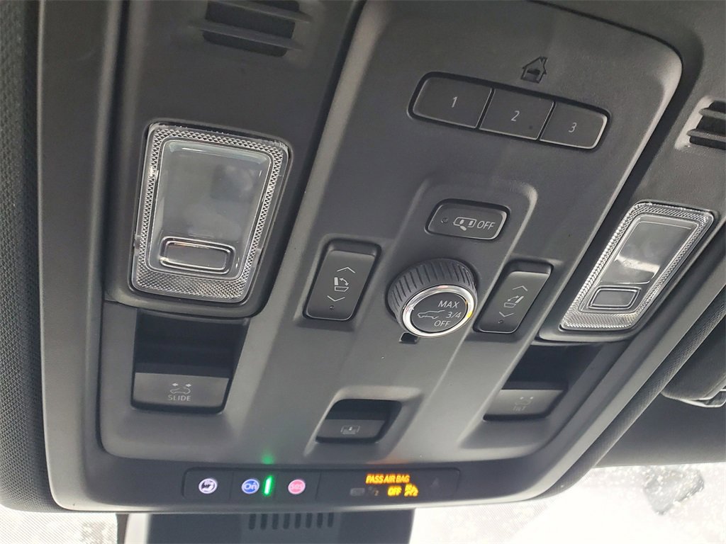 Used 2023 Chevrolet Suburban Z71 w/ Luxury Package image 29