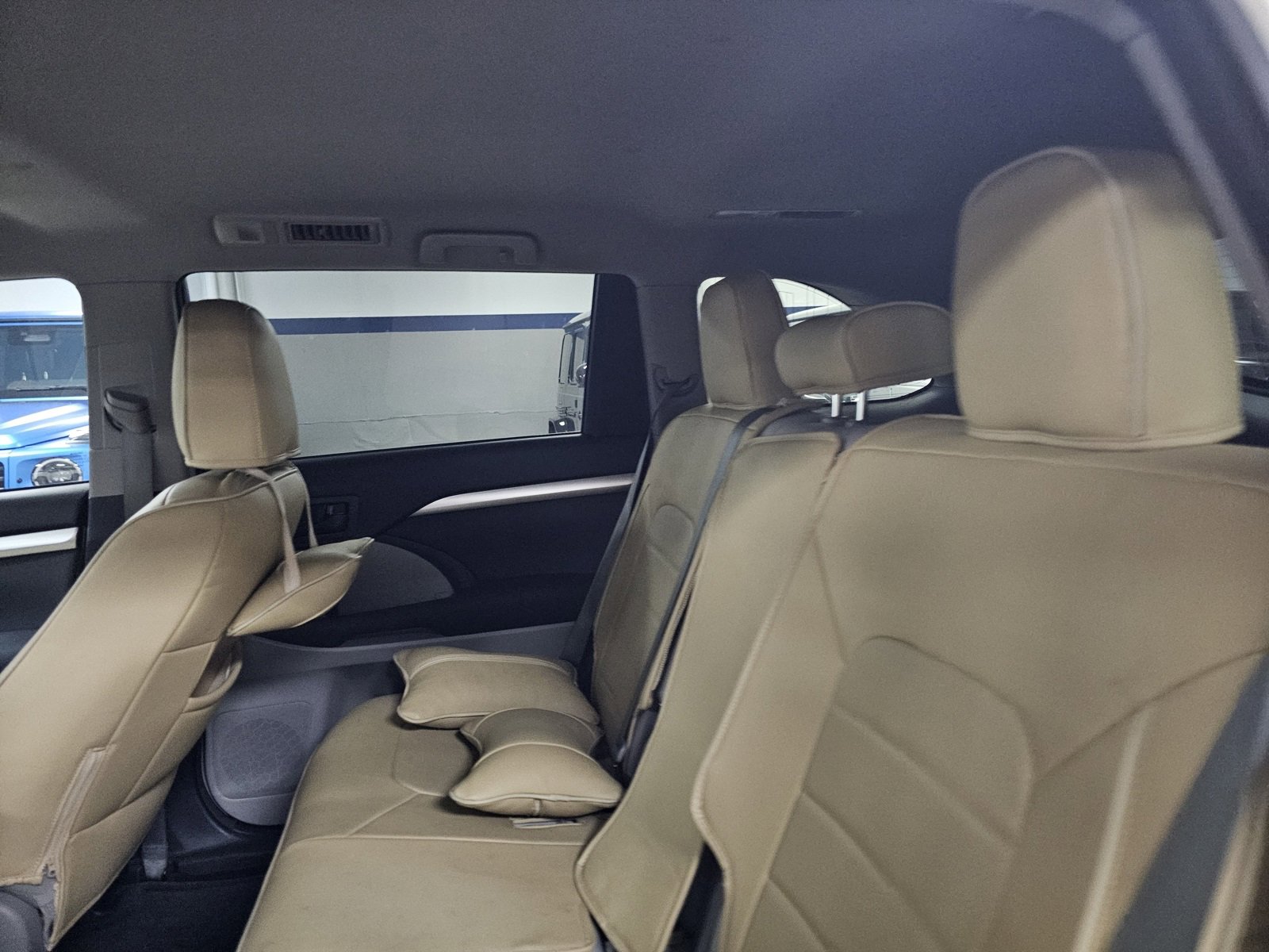 Used 2015 Toyota Highlander LE image 8