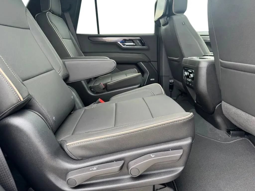 New 2026 GMC Yukon Elevation w/ Elevation Premium Package AWD/4WD image 17