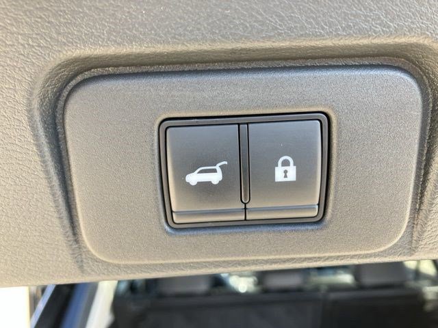 Used 2023 Nissan Rogue SL w/ SL Premium Package image 28