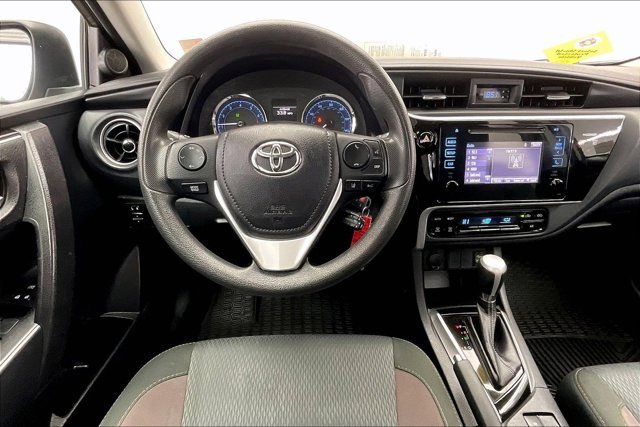 Used 2017 Toyota Corolla LE image 3