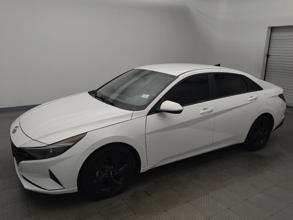 Used 2023 Hyundai Elantra SEL w/ Cargo Package FWD image 2