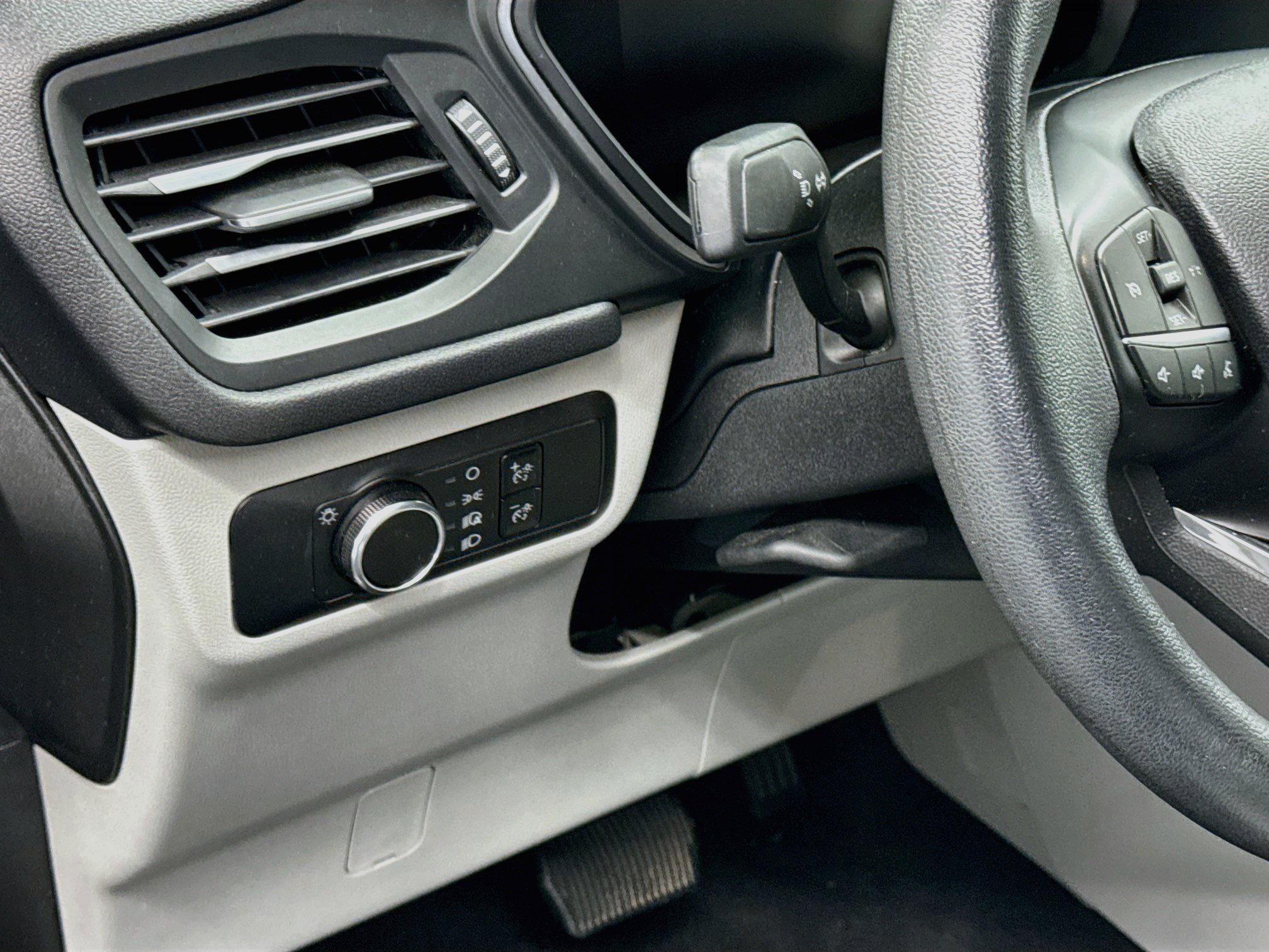 Used 2025 Ford Escape Active FWD image 17