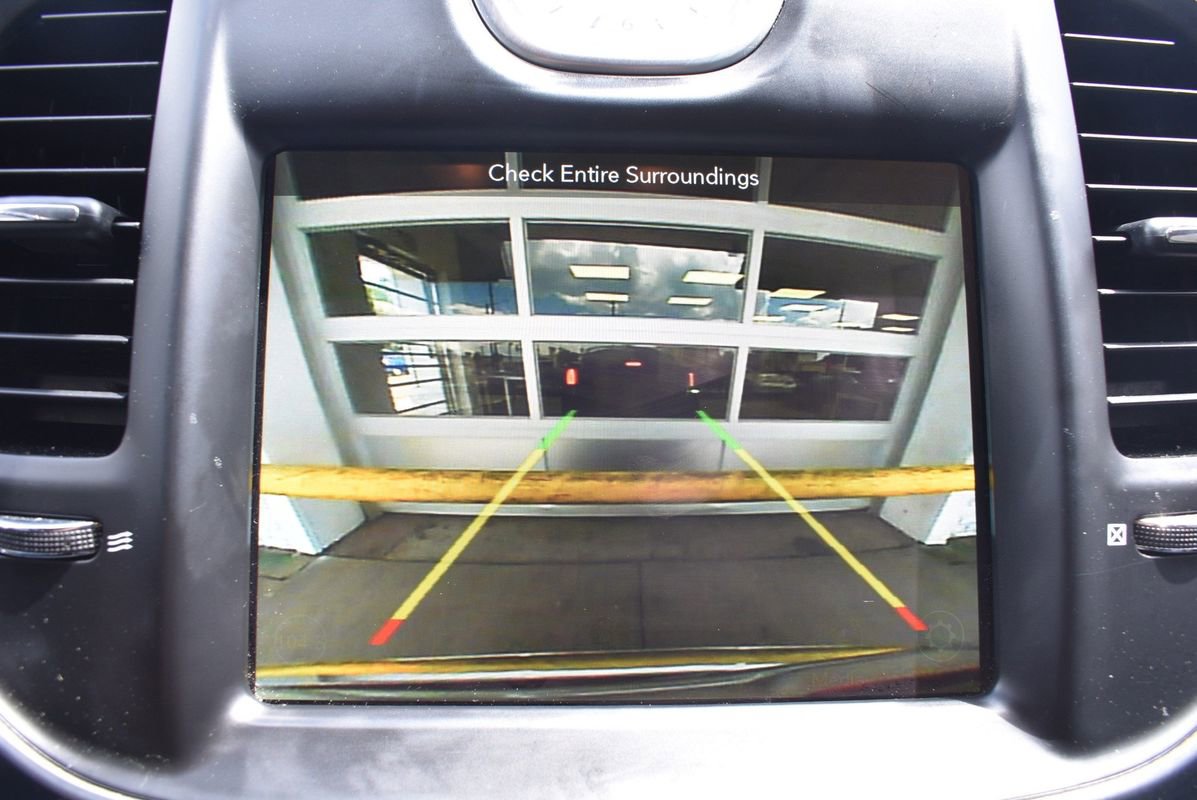 Used 2018 Chrysler 300 Limited image 24