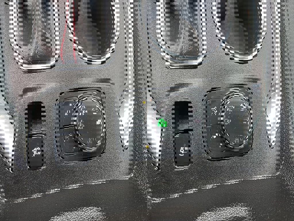 Used 2023 Chevrolet Traverse RS image 46