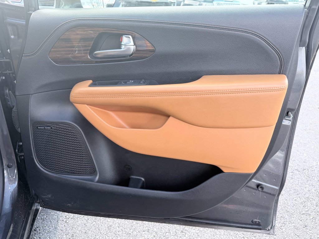 Used 2022 Chrysler Pacifica Pinnacle image 37