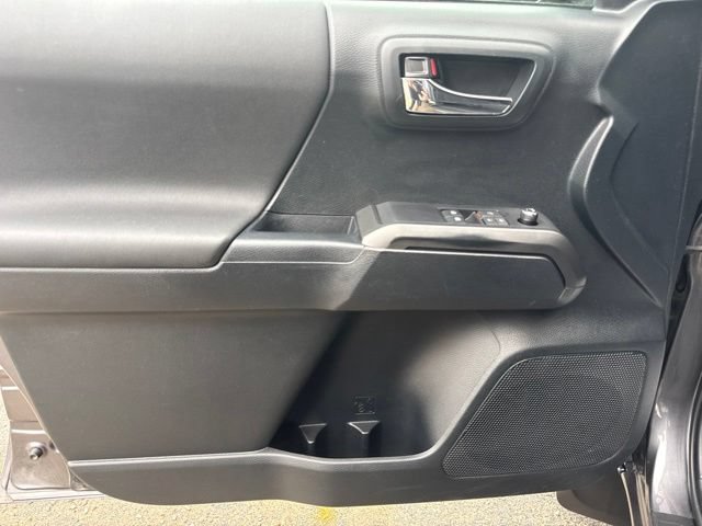 Used 2018 Toyota Tacoma TRD Sport AWD/4WD image 14