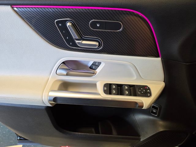 Used 2021 Mercedes-Benz GLB 250 image 30