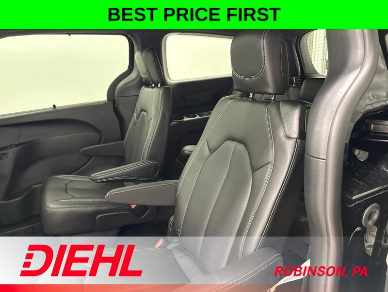 New 2027 Chrysler Pacifica Select w/ Family Tech Group FWD image 21