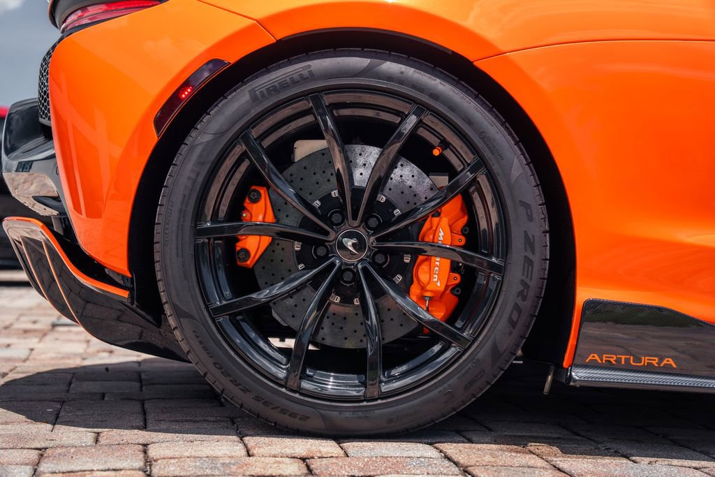 Used 2024 McLaren Artura RWD image 13