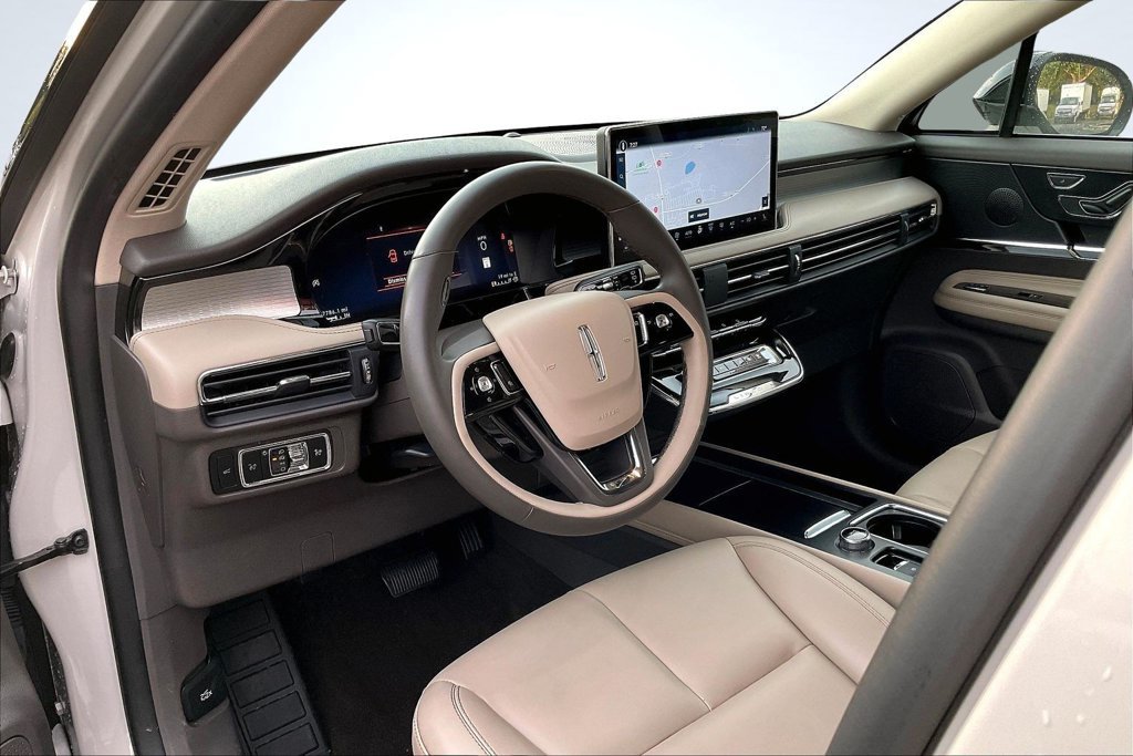 Certified 2023 Lincoln Corsair FWD image 17