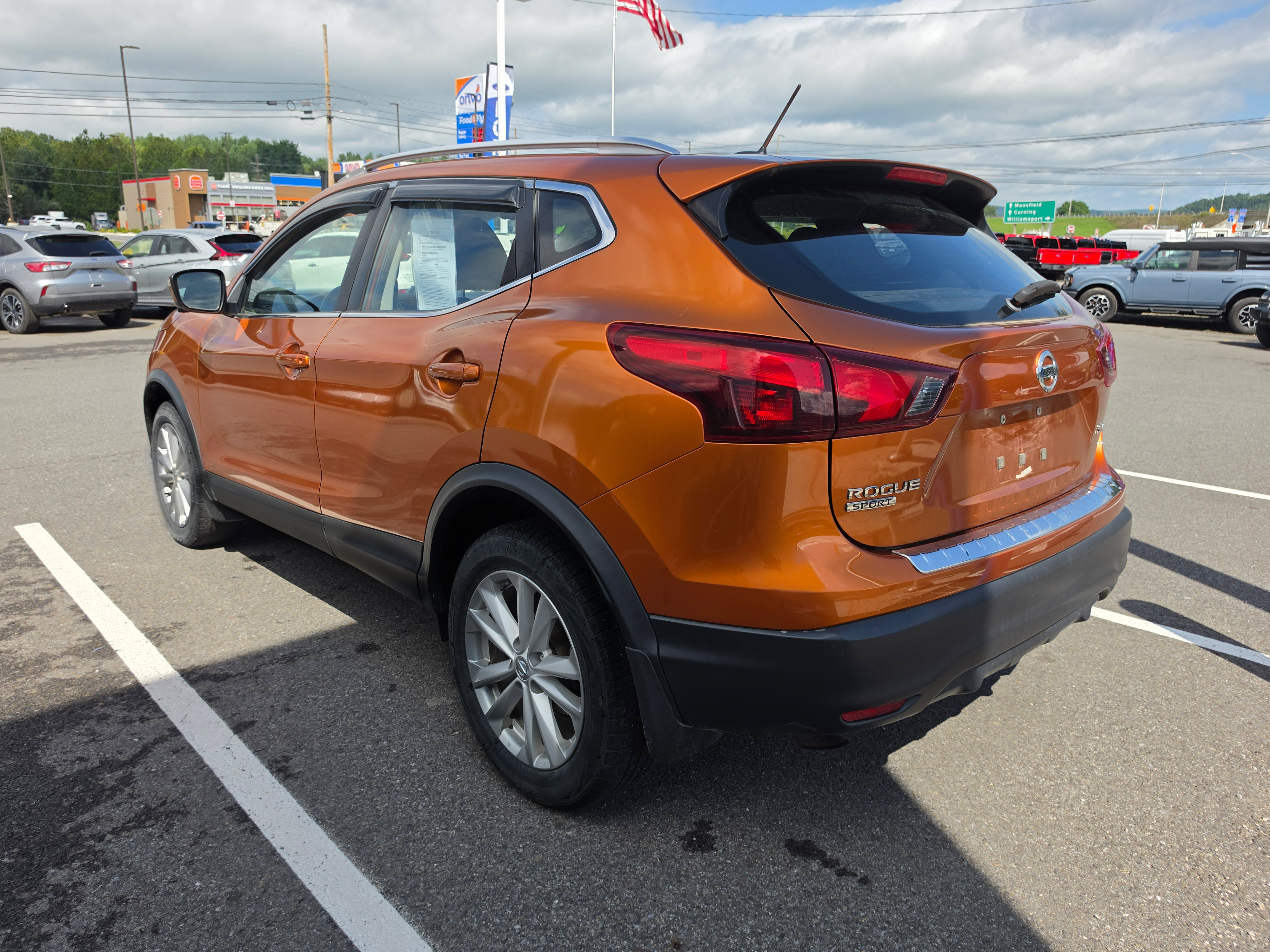 Used 2017 Nissan Rogue Sport SV w/ SV Premium Package AWD/4WD image 5