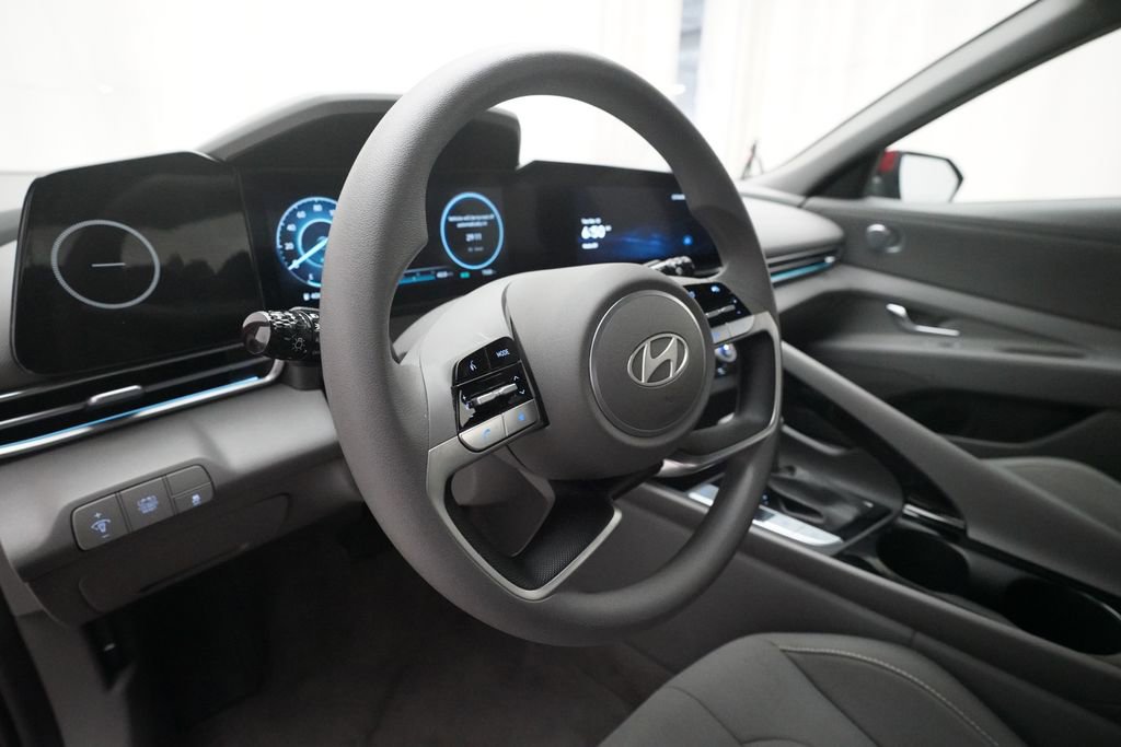 Used 2024 Hyundai Elantra Blue image 8