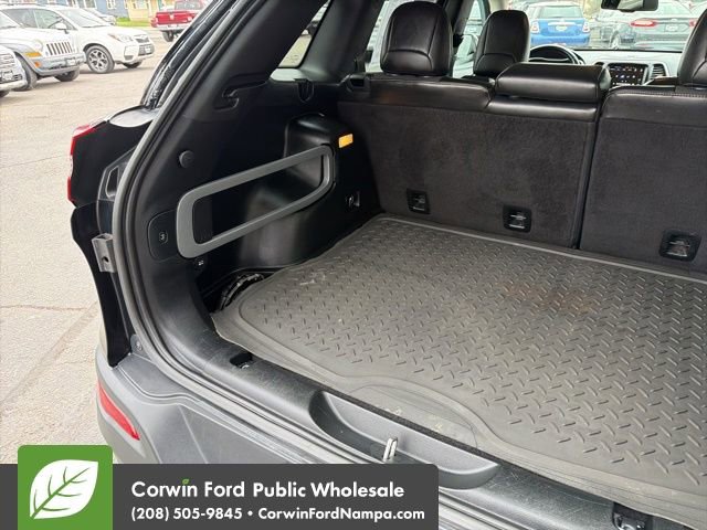 Used 2018 Jeep Cherokee Latitude Plus w/ Comfort/Convenience Group image 30