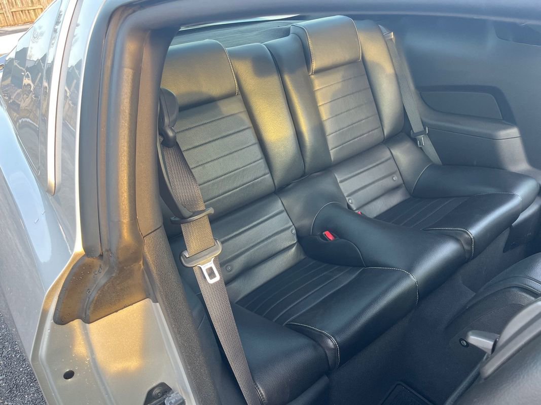 Used 2010 Ford Mustang GT Premium image 18