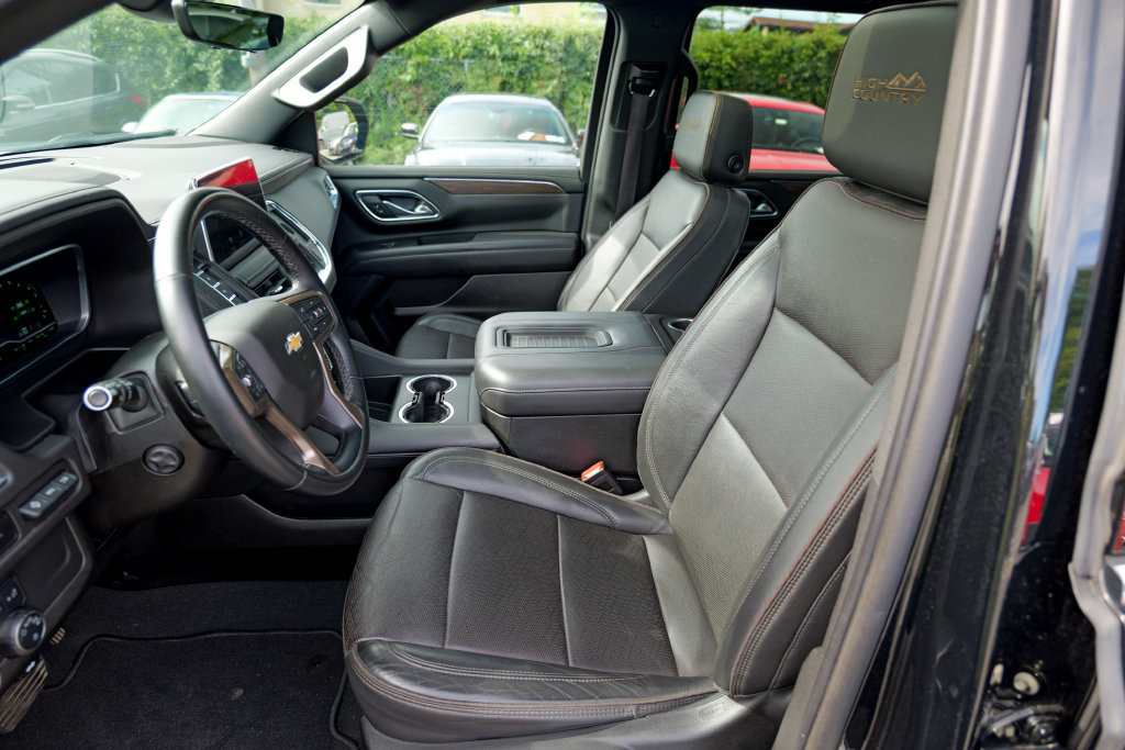 Used 2023 Chevrolet Suburban High Country AWD/4WD image 21