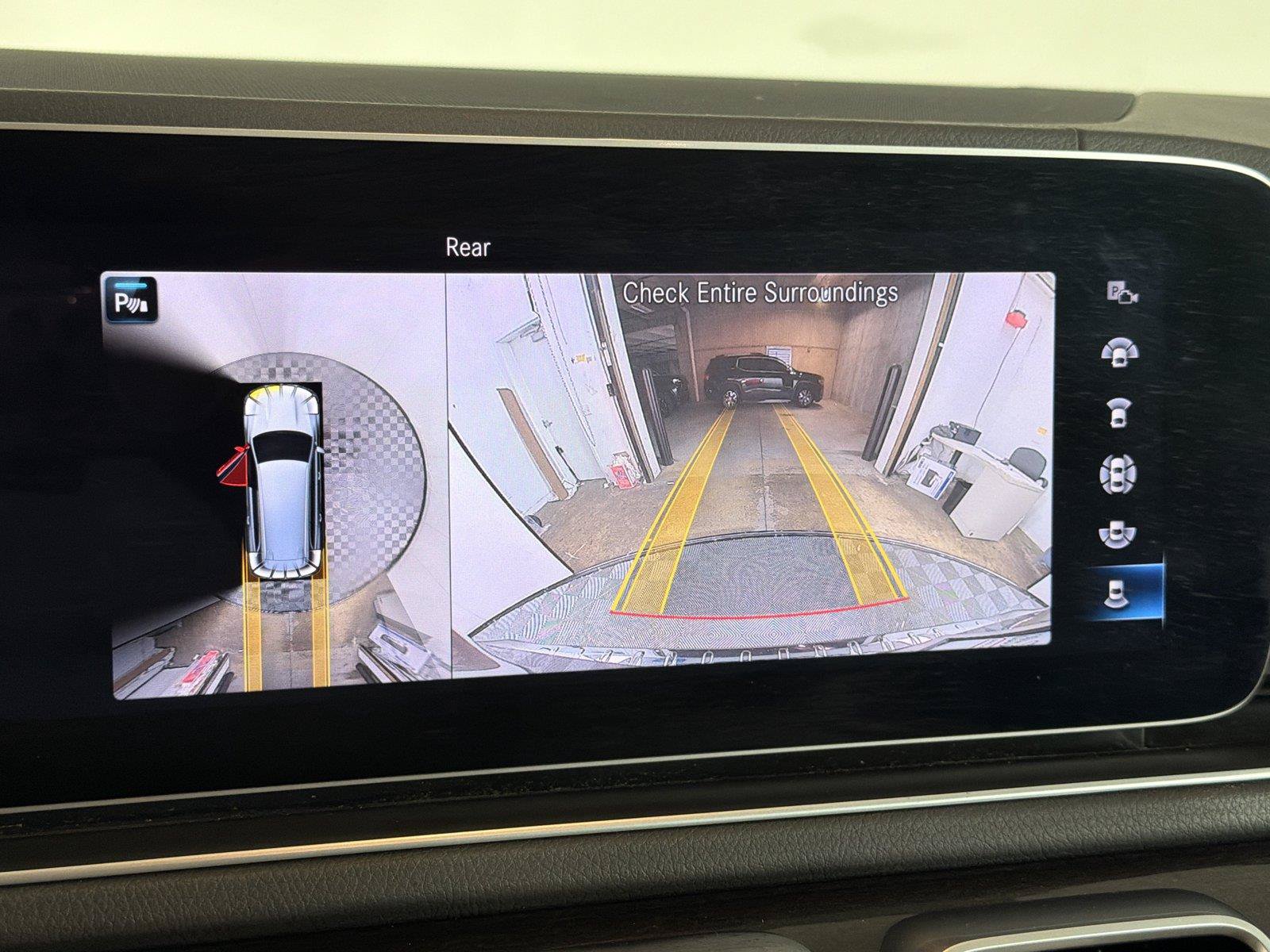 Used 2020 Mercedes-Benz GLS 450 4MATIC image 32