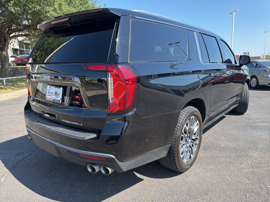 Used 2023 GMC Yukon XL Denali Ultimate image 3
