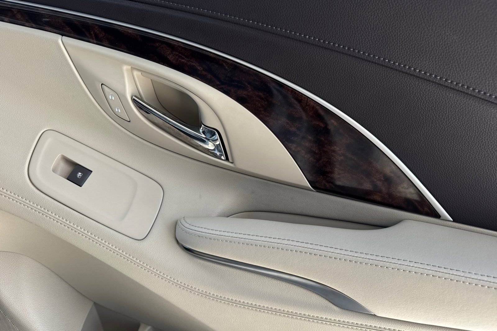 Used 2016 Buick LaCrosse Leather FWD image 19