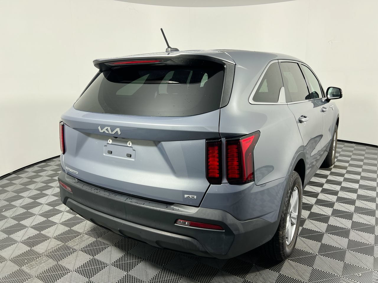 Certified 2023 Kia Sorento LX AWD/4WD image 3