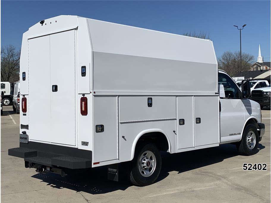 Used 2023 GMC Savana 3500 Cutaway Van w/ Power Convenience Package image 2
