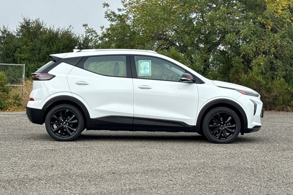 Used 2023 Chevrolet Bolt EUV LT w/ Redline Edition FWD image 3