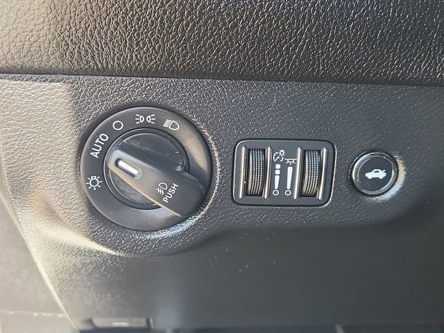 Used 2021 Dodge Challenger SXT w/ Driver Convenience Group image 17