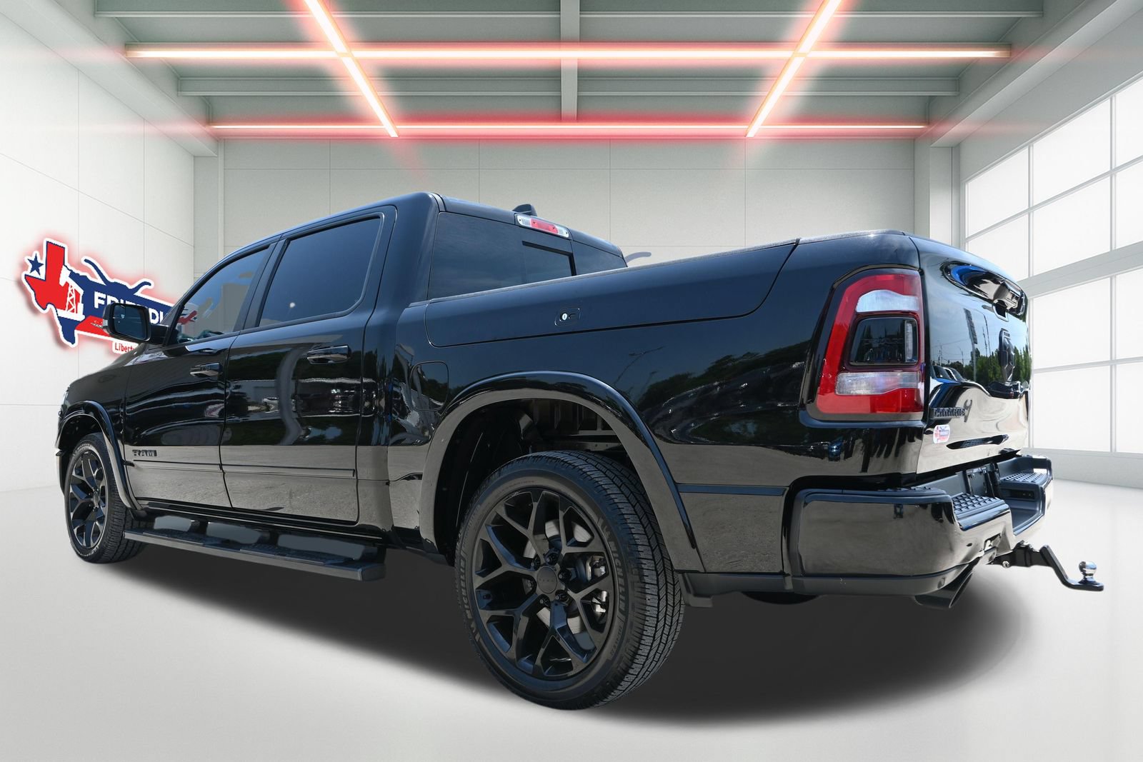 Used 2019 RAM 1500 Laramie RWD image 2