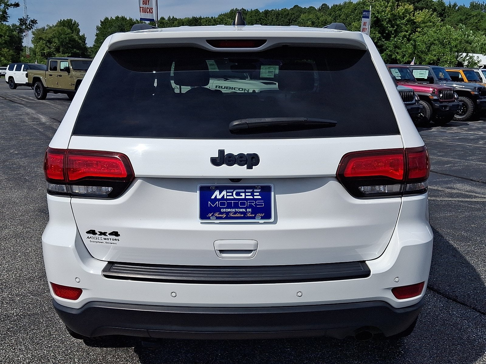 Used 2019 Jeep Grand Cherokee Laredo AWD/4WD image 5