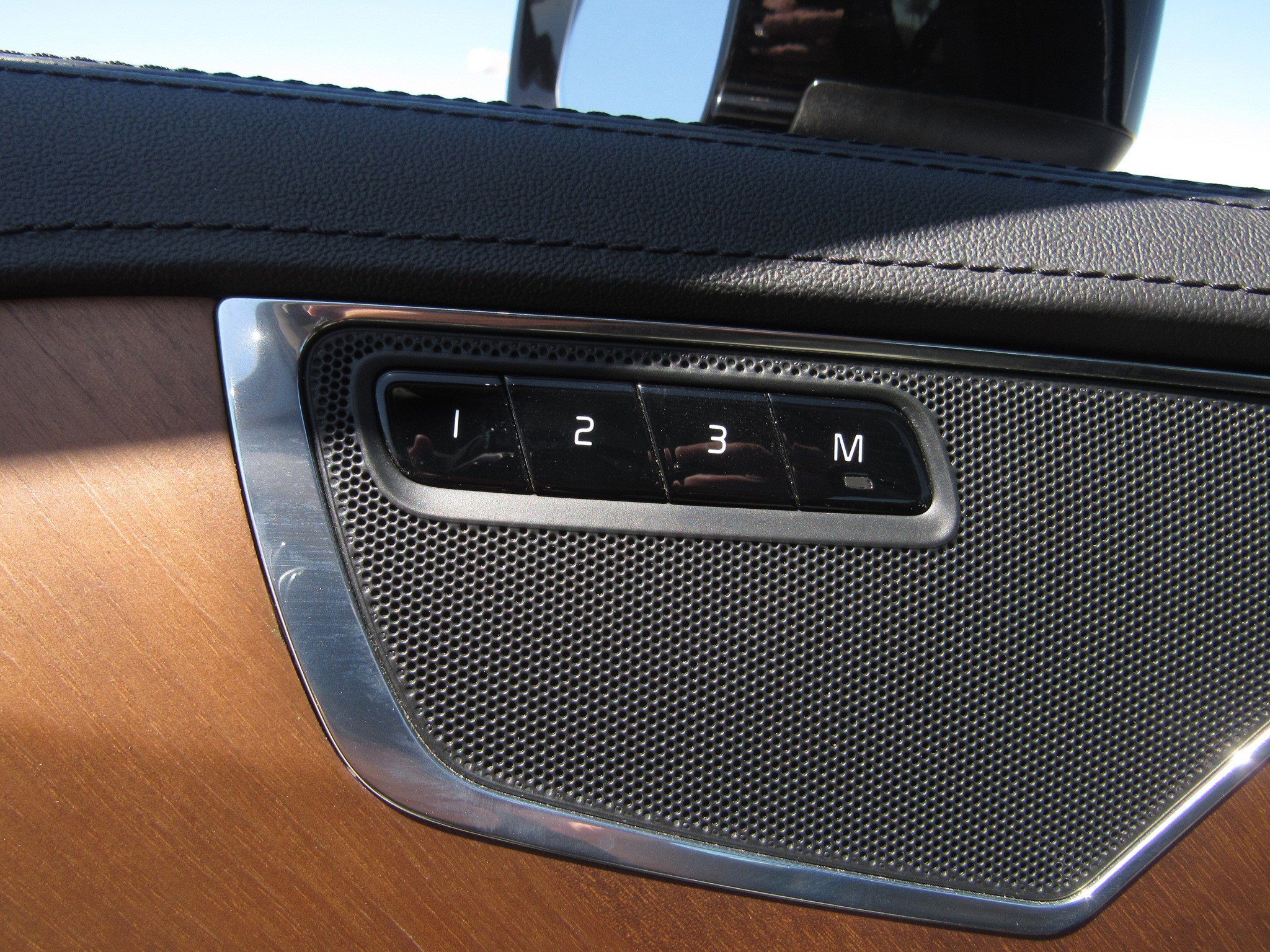 Used 2016 Volvo XC90 T6 Inscription w/ Vision Package AWD/4WD image 23