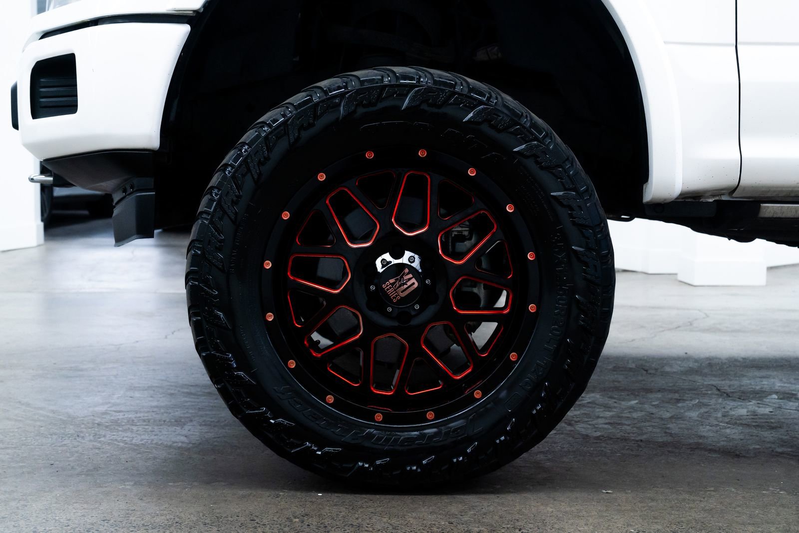 Used 2018 Ford F150 Platinum w/ FX4 Off-Road Package image 7