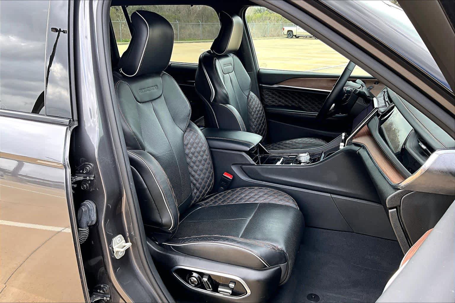 Used 2023 Jeep Grand Cherokee L Summit w/ High Altitude Package image 9